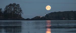 Lennard Island lighthouse moonrise